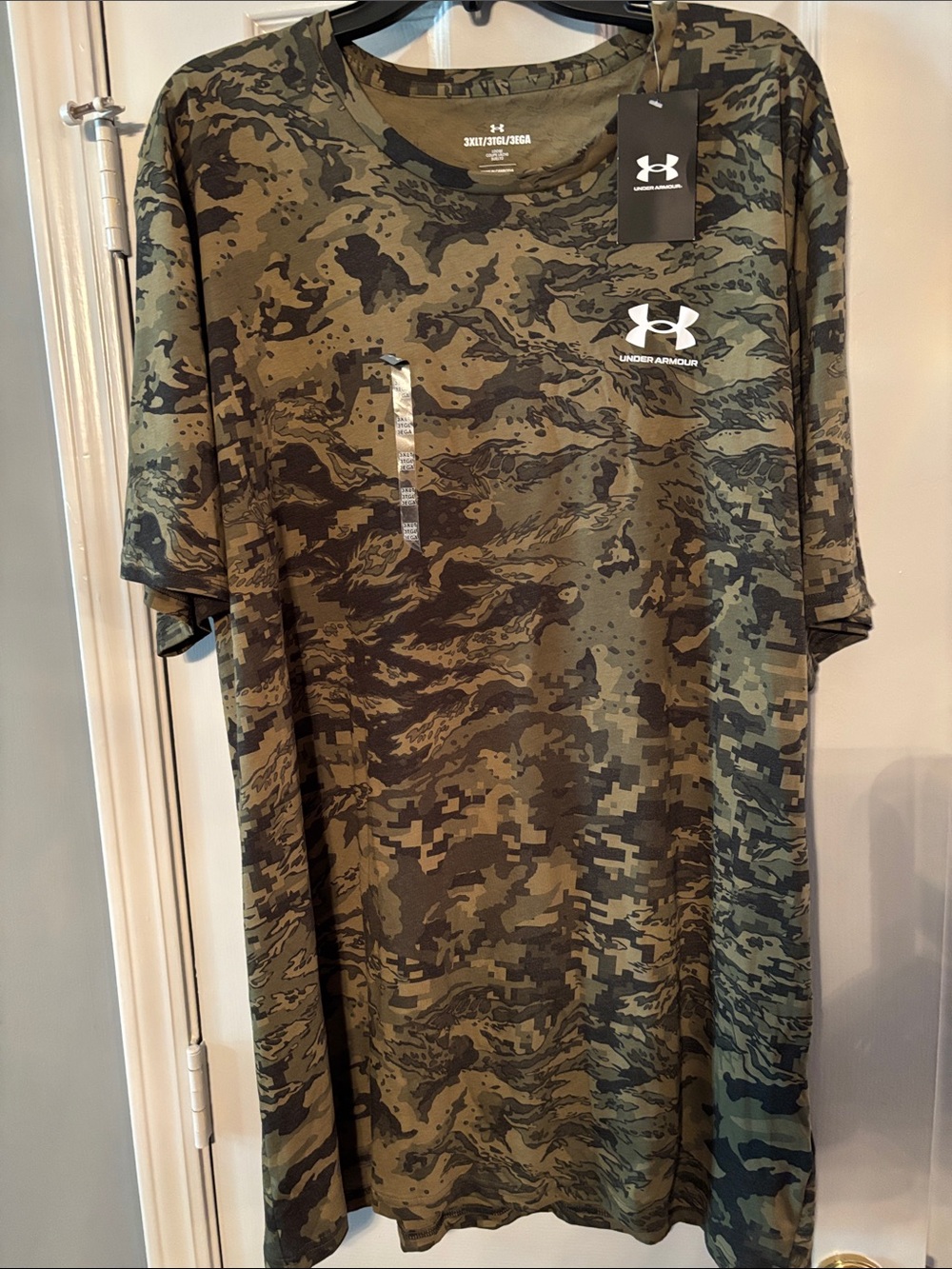 Under Armour Army Green Camo Short Sleeve Performance Loose Tee NWT